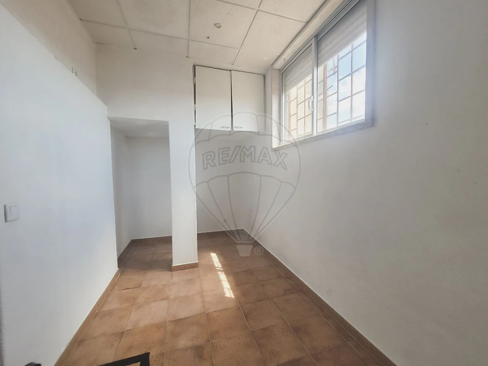 Apartamento T2 para Venda em Rio de Mouro Foto 7