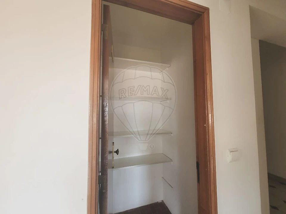 Apartamento T2 para Venda em Rio de Mouro Foto 15