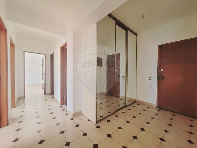 Apartamento T2 para Venda em Rio de Mouro Foto 23