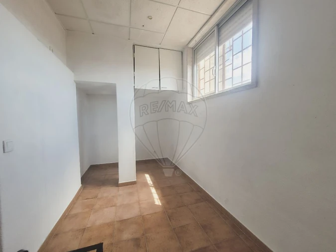 Apartamento T2 para Venda em Rio de Mouro Foto 7