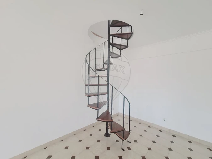 Apartamento T2 para Venda em Rio de Mouro Foto 3