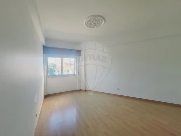 Apartamento T2 para Venda em Rio de Mouro