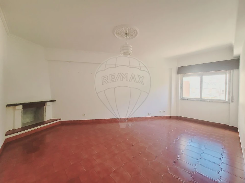 Apartamento T2 para Venda em Rio de Mouro Foto 4