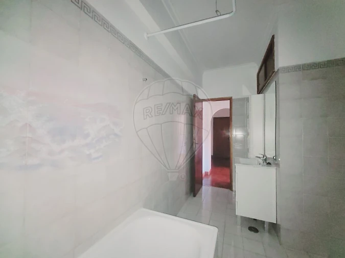 Apartamento T2 para Venda em Rio de Mouro Foto 15