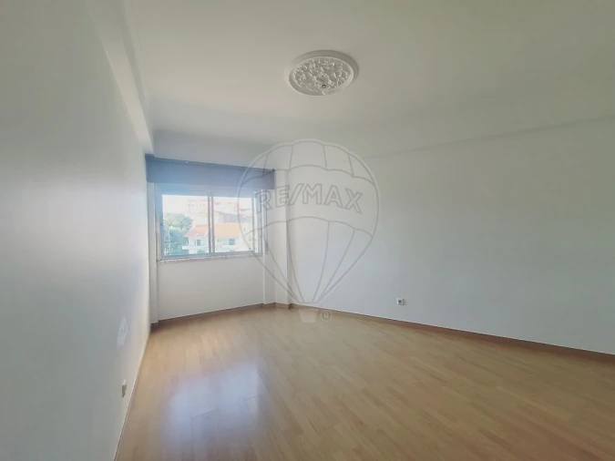 Apartamento T2 para Venda em Rio de Mouro Foto 11