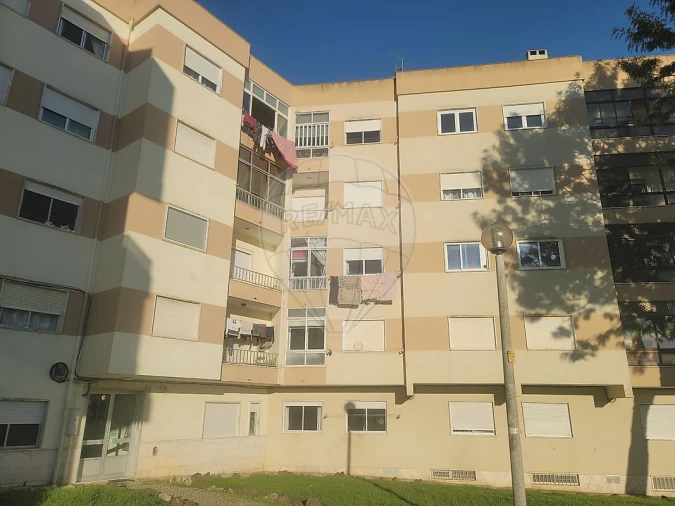 Apartamento T2 para Venda em Rio de Mouro Foto 3