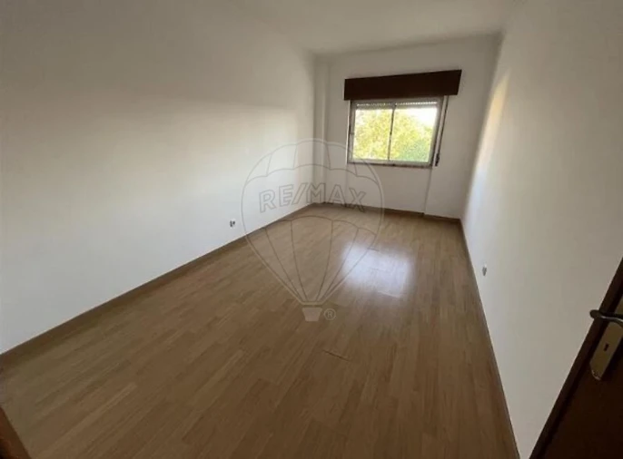 Apartamento T2 para Venda em Rio de Mouro Foto 18