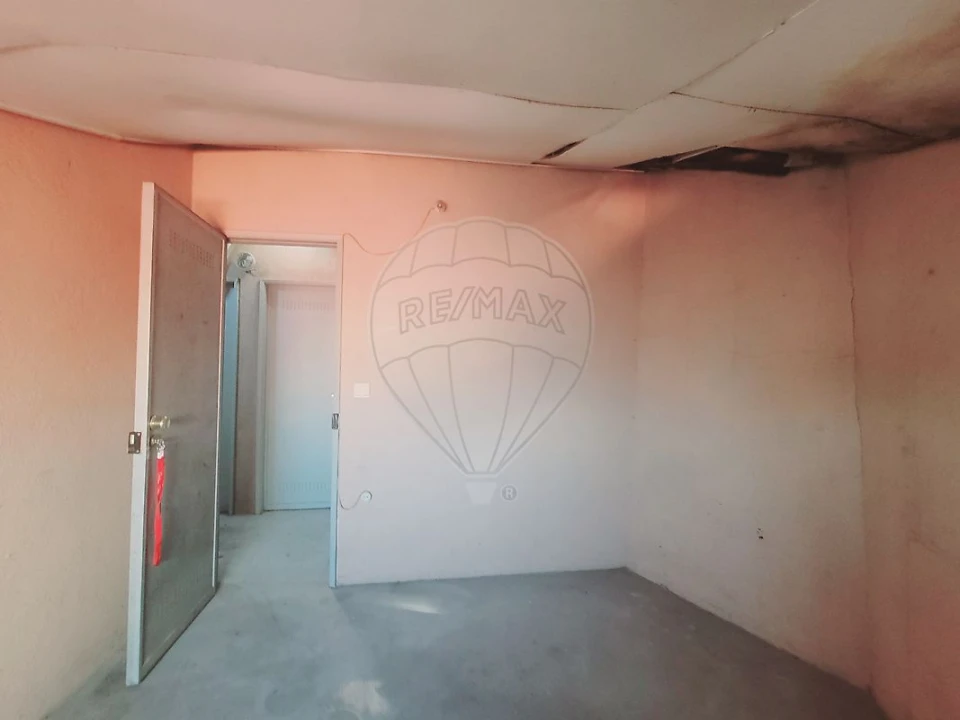 Apartamento T2 para Venda em Rio de Mouro Foto 16