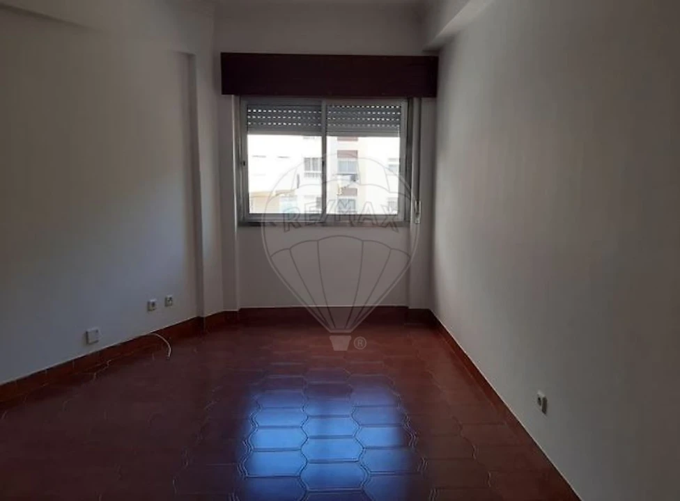 Apartamento T2 para Venda em Rio de Mouro Foto 14
