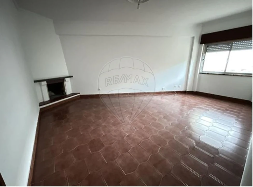 Apartamento T2 para Venda em Rio de Mouro Foto 13
