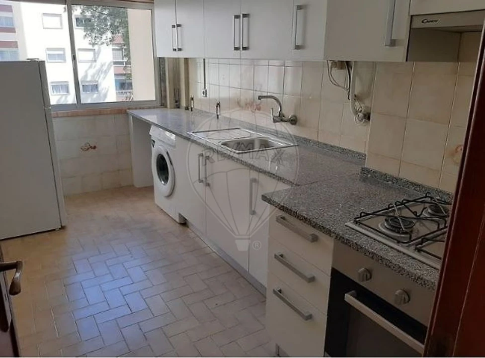 Apartamento T2 para Venda em Rio de Mouro Foto 28