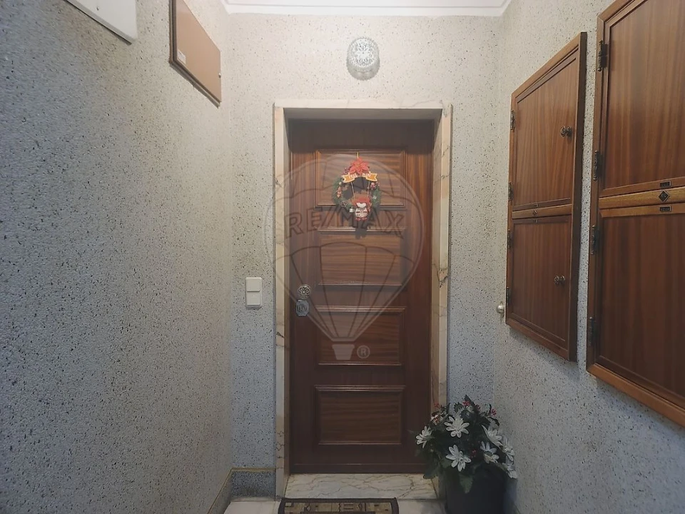Apartamento T2 para Venda em Rio de Mouro Foto 10