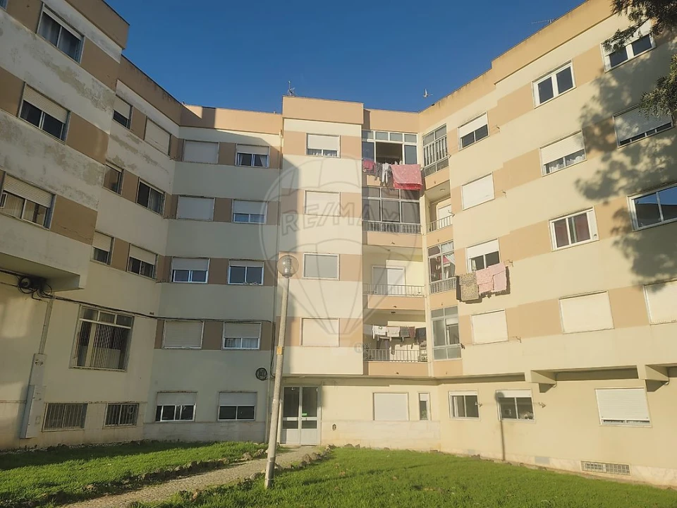 Apartamento T2 para Venda em Rio de Mouro Foto 1