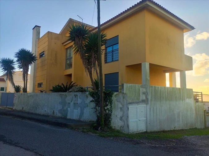 Moradia T4 para Venda em Silveira Foto 2