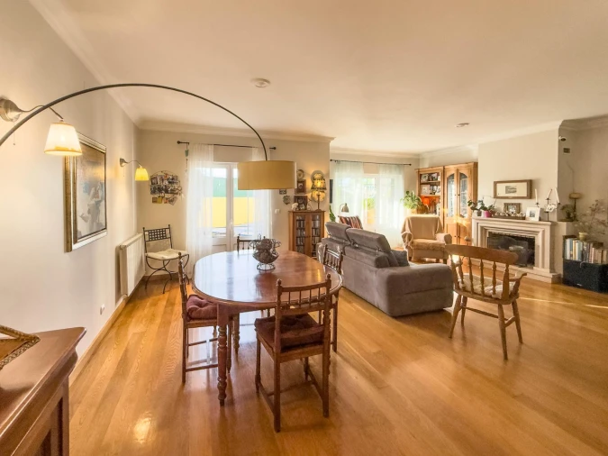 Moradia T4 para Venda em Rio de Mouro Foto 6