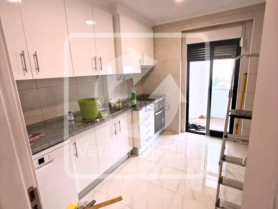 Apartamento T2 para Venda em Barreiro e Lavradio Foto 4