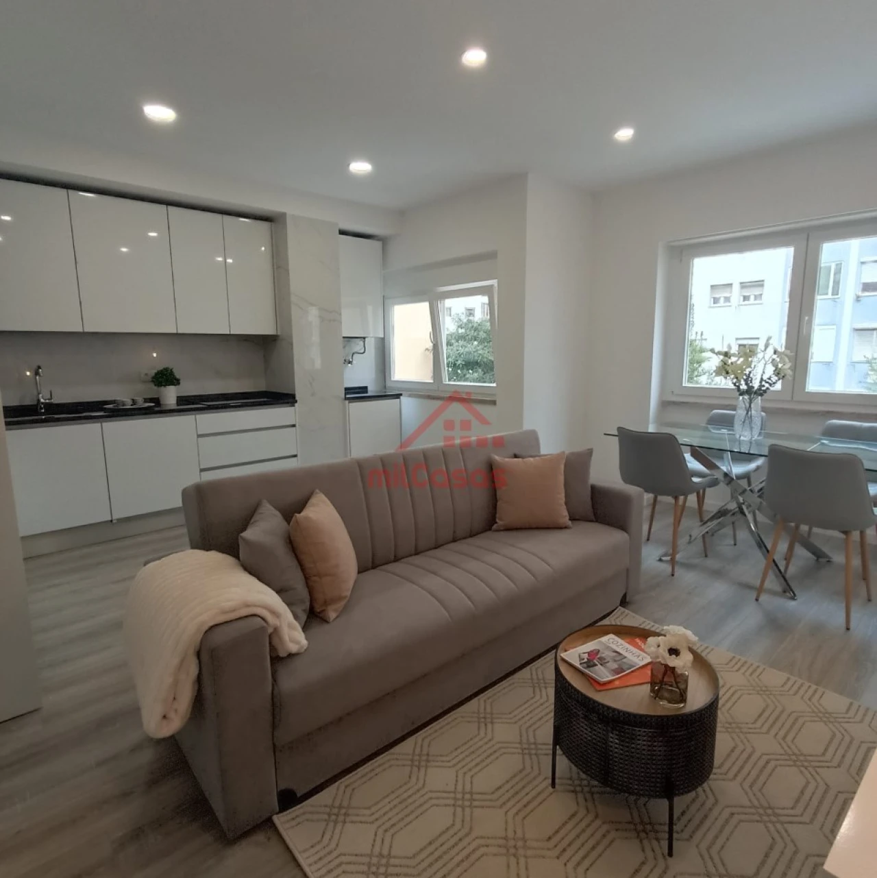 Apartamento T4 para Venda em Benfica Foto 1