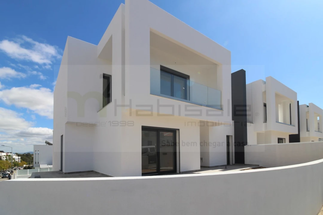 Moradia T4 para Venda em Corroios Foto 11