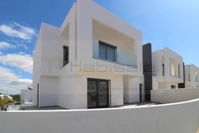 Moradia T4 para Venda em Corroios