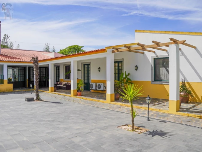 Quinta T4 para Venda em Assunção, Ajuda, Salvador e Santo Ildefonso Foto 13
