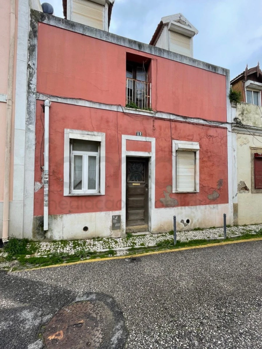 Moradia T2 para Venda em Campolide Foto 2