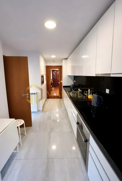 Apartamento T2 para Arrendamento em Cedofeita, Santo Ildefonso, Sé, Miragaia, São Nicolau e Vitória
