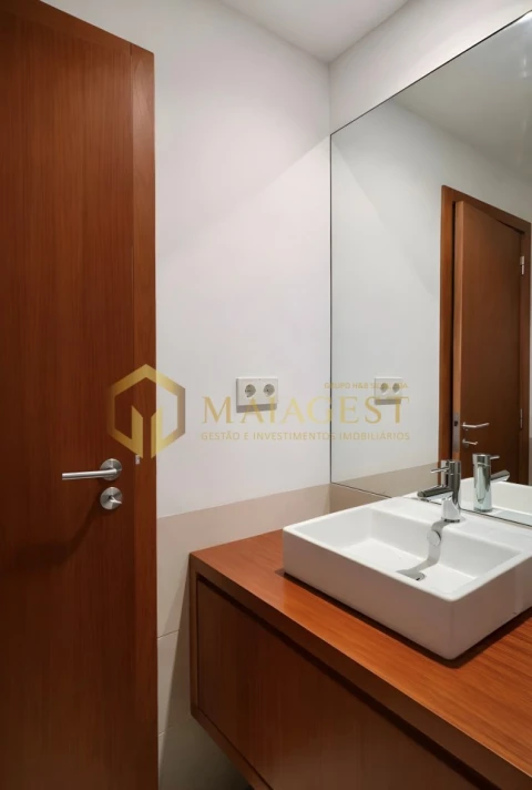 Apartamento T2 para Arrendamento em Cedofeita, Santo Ildefonso, Sé, Miragaia, São Nicolau e Vitória