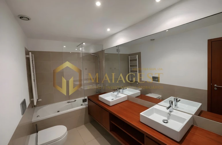 Apartamento T2 para Arrendamento em Cedofeita, Santo Ildefonso, Sé, Miragaia, São Nicolau e Vitória Foto 16