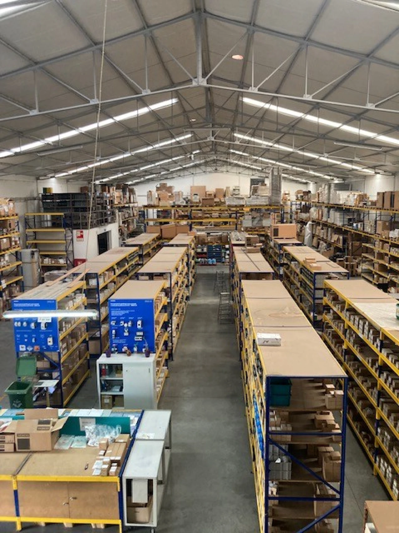 Armazém para Arrendamento em Rio de Mouro Foto 1