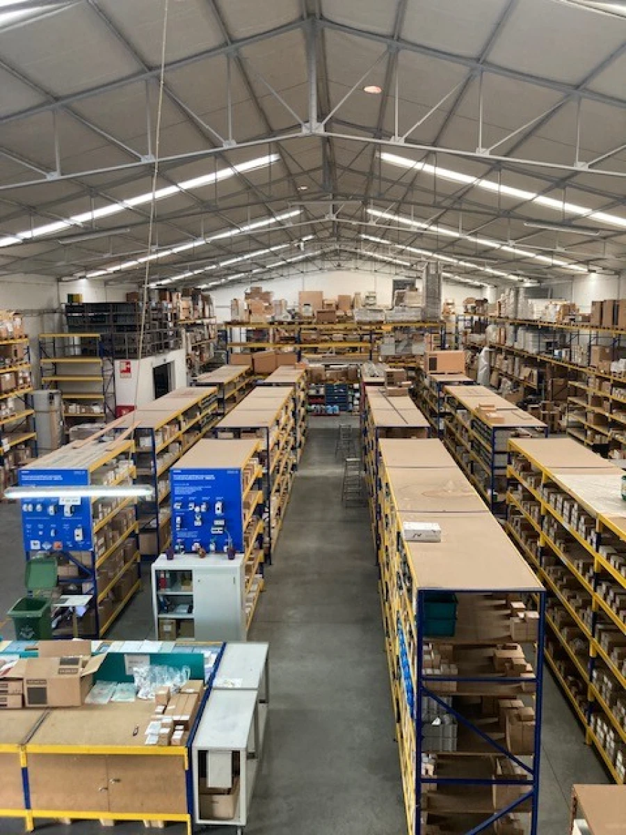 Armazém para Arrendamento em Rio de Mouro Foto 1