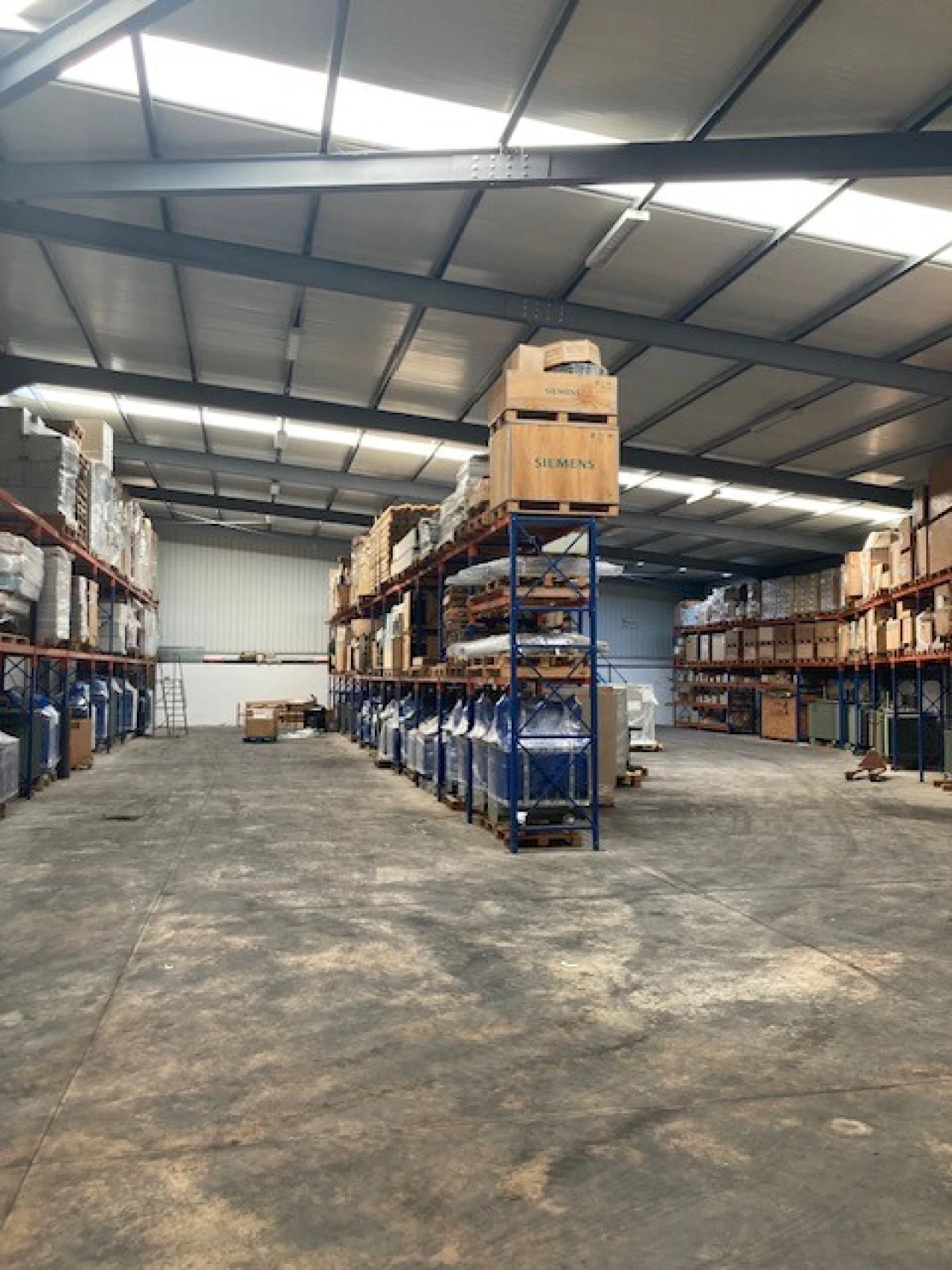 Armazém para Arrendamento em Rio de Mouro Foto 3