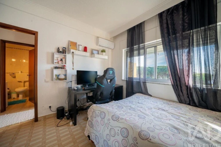 Apartamento T2 para Venda em Quarteira Foto 6