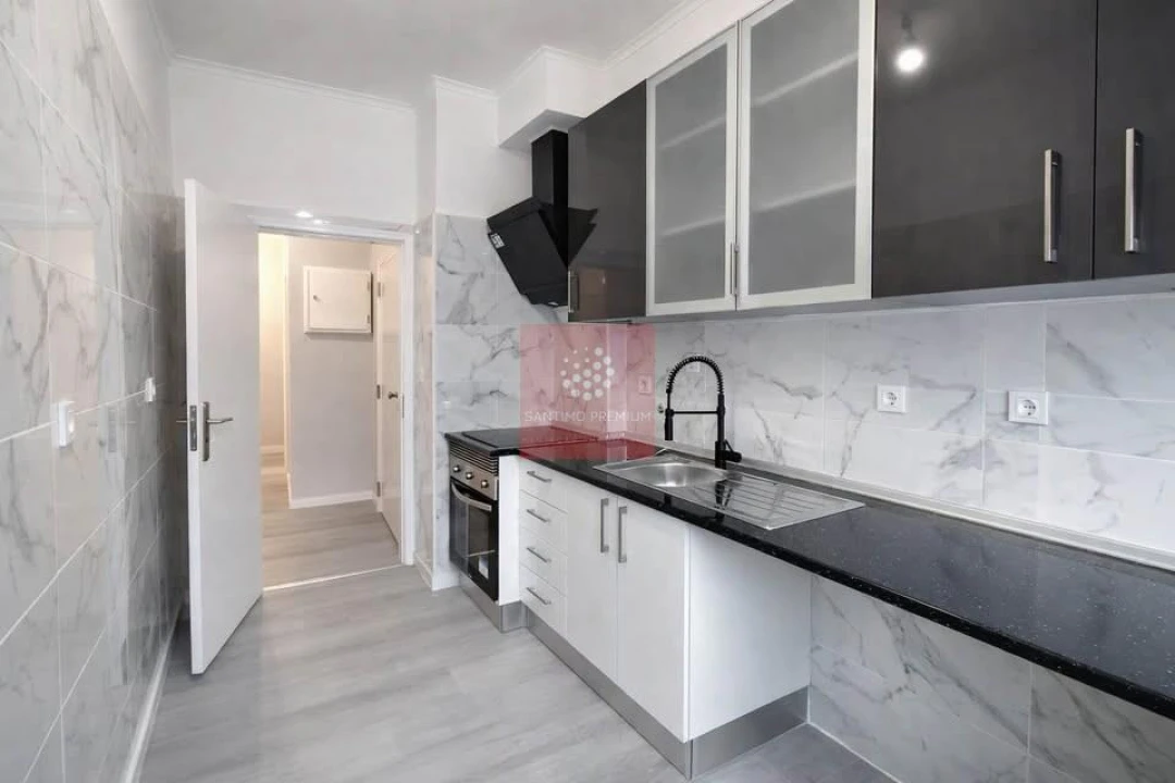 Apartamento T3 para Venda em Almada, Cova da Piedade, Pragal e Cacilhas Foto 1