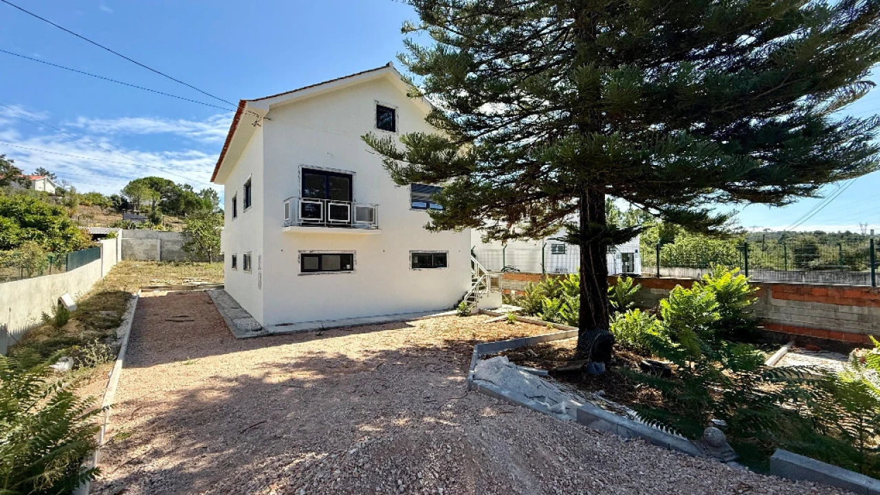 Moradia T5 para Venda em Eiras e São Paulo de Frades Foto 1