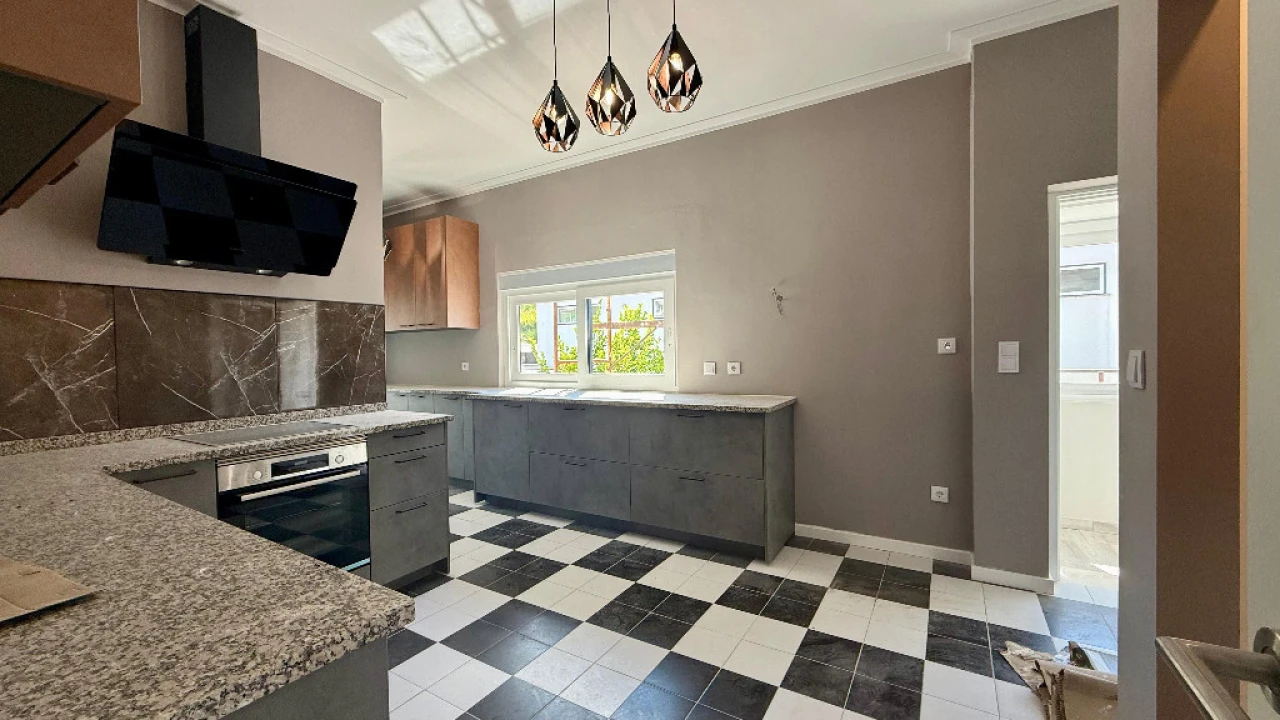 Moradia T5 para Venda em Eiras e São Paulo de Frades Foto 2