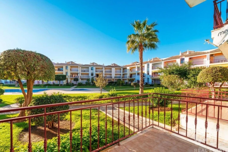 Apartamento T1 para Venda em Quarteira Foto 11