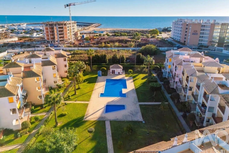 Apartamento T1 para Venda em Quarteira Foto 3