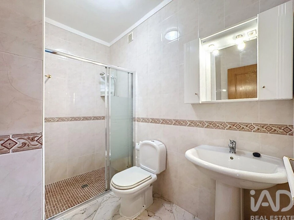 Apartamento T1 para Venda em Quarteira Foto 23