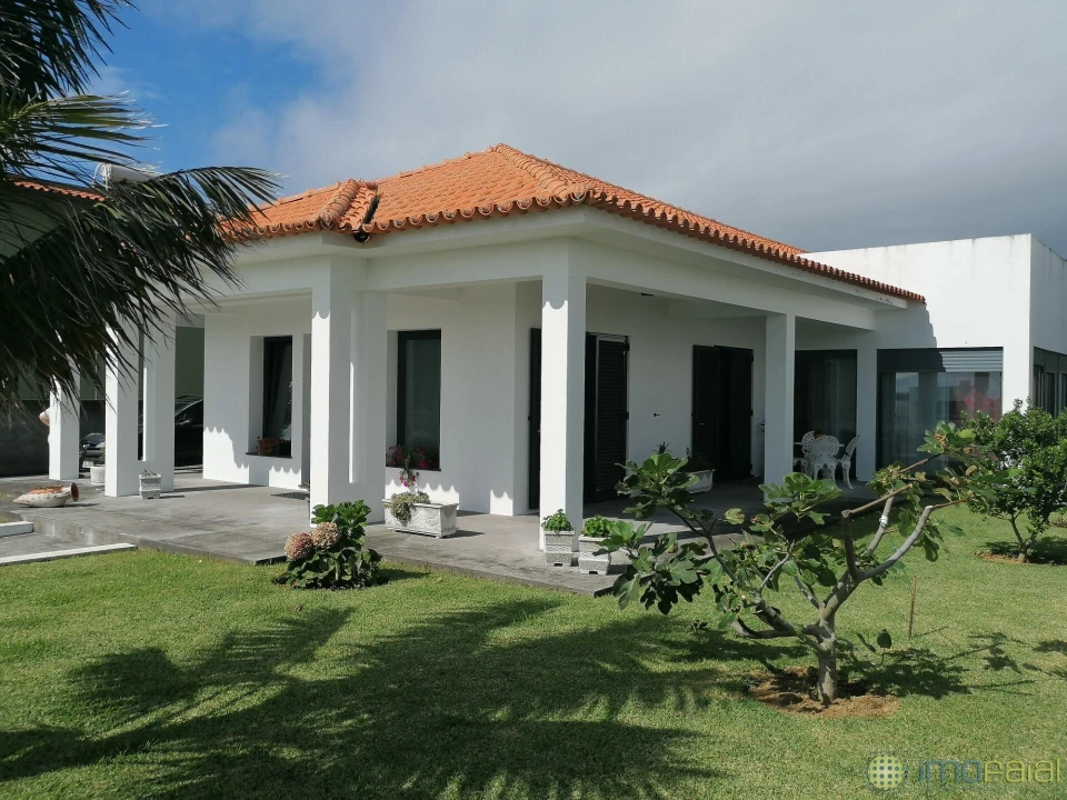 Moradia T3 para Venda em Feteira Foto 2