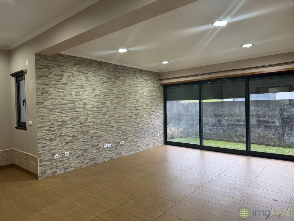 Moradia T3 para Venda em Feteira Foto 6