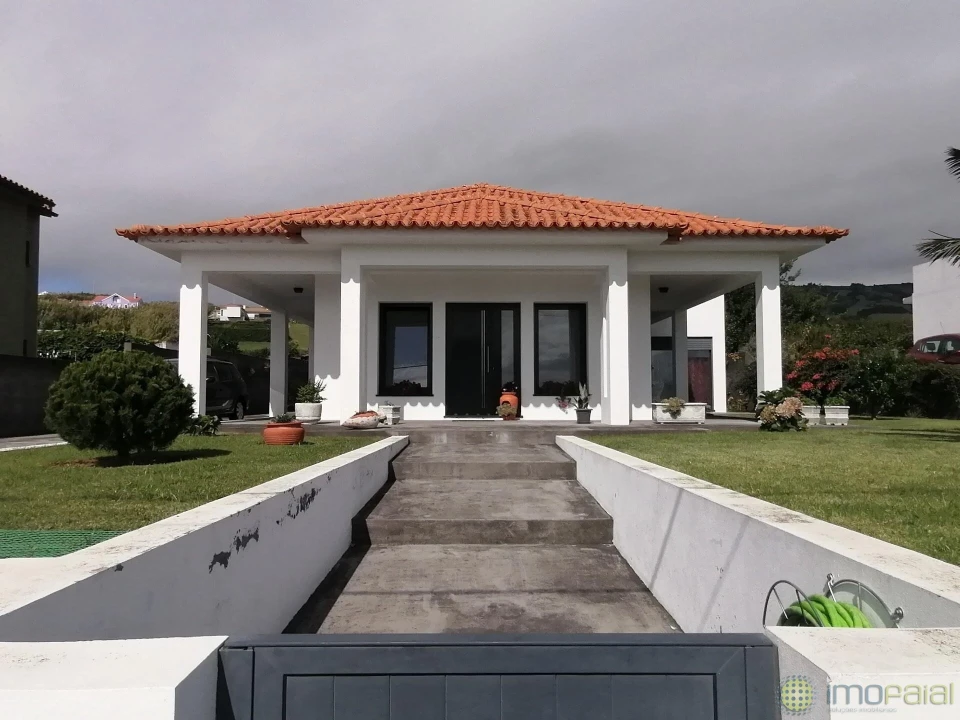 Moradia T3 para Venda em Feteira Foto 1