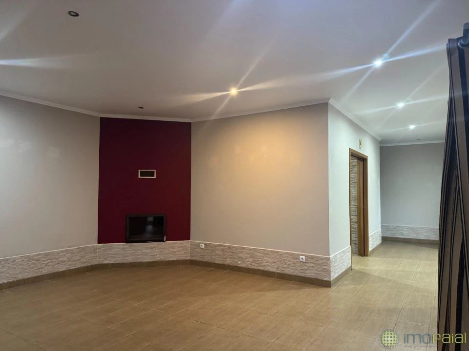 Moradia T3 para Venda em Feteira Foto 8