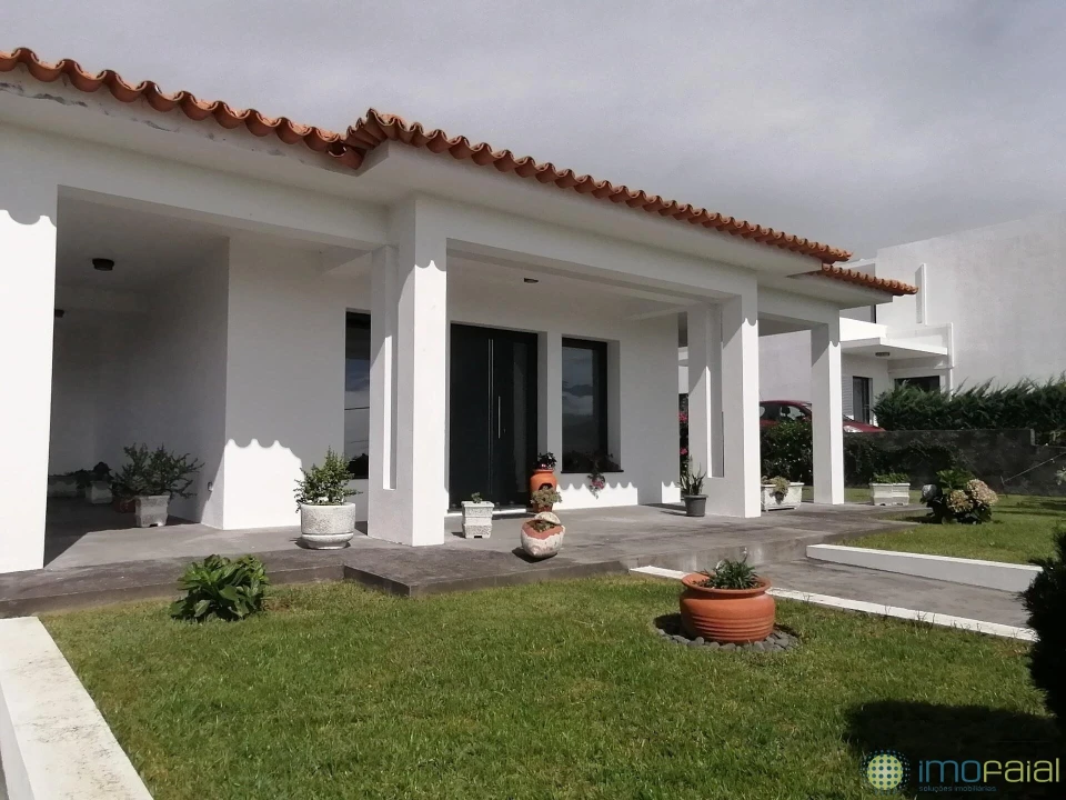 Moradia T3 para Venda em Feteira Foto 28