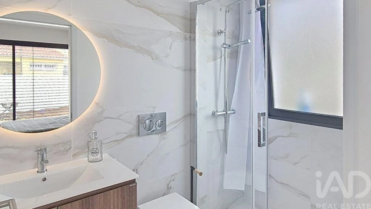 Apartamento T2 para Arrendamento em Caniço Foto 11