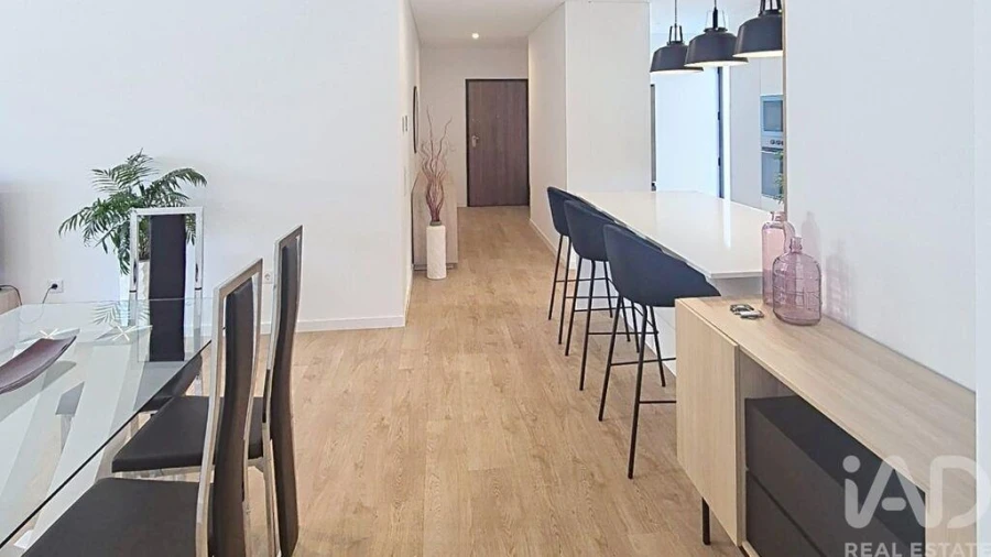 Apartamento T2 para Arrendamento em Caniço Foto 4