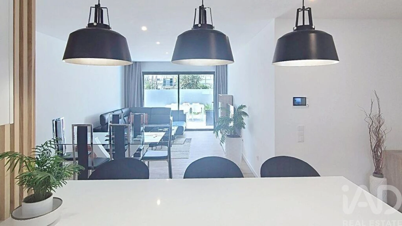 Apartamento T2 para Arrendamento em Caniço Foto 5