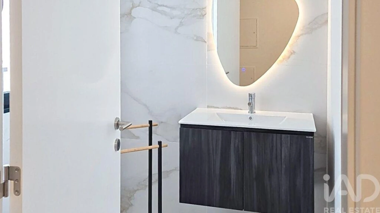 Apartamento T2 para Arrendamento em Caniço Foto 12