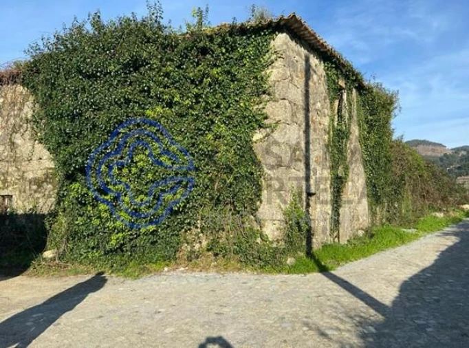 Terreno para Venda em Carreira e Refojos de Riba de Ave