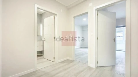 Apartamento T2 para Venda em Oeiras e São Julião da Barra, Paço de Arcos e Caxias