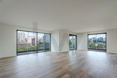 Apartamento T4 para Venda em Algés, Linda-A-Velha e Cruz Quebrada-Dafundo